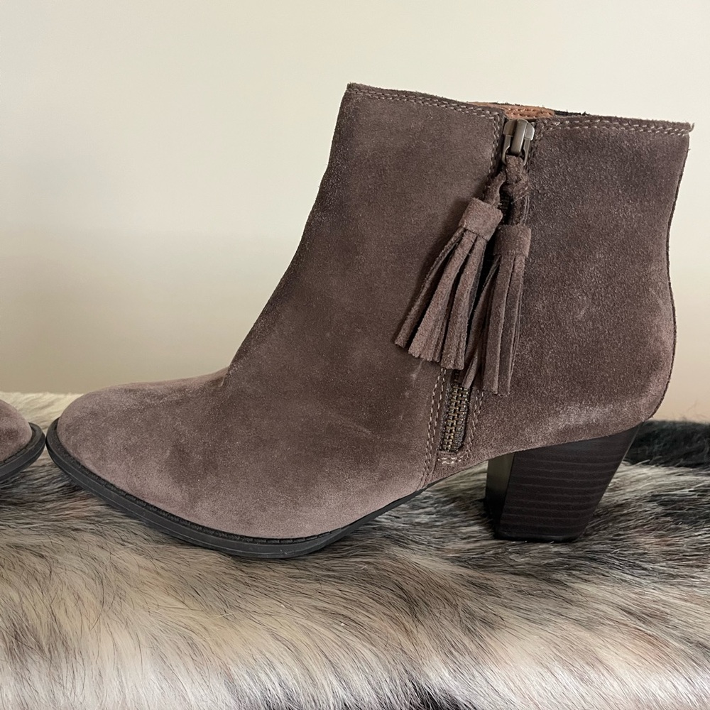 Vionic Suede gray Ankle Boots